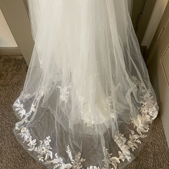 Brand new Azazie Leonie Wedding dress. Size WD14 Never worn. - Picture 8 of 8